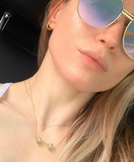 Rita Volk modèle porno img