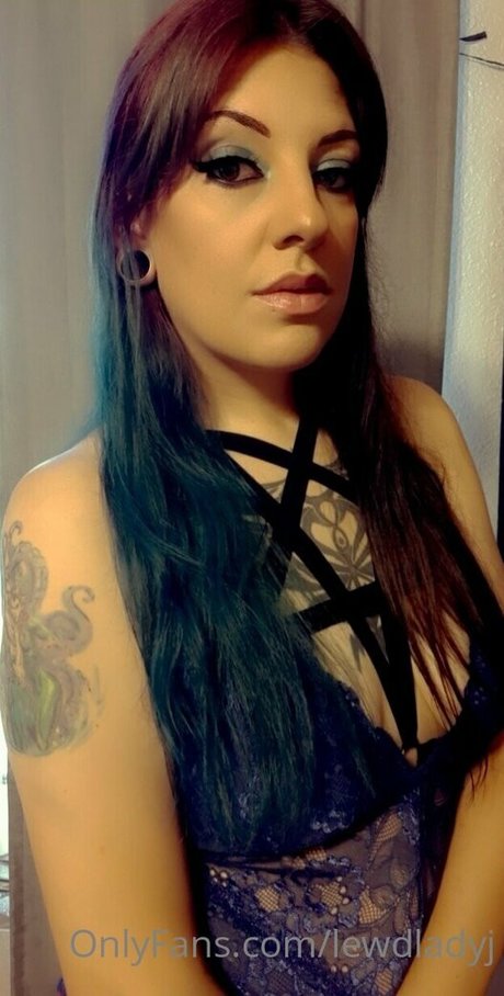 rousse aux gros seins onlyfans chaud joli img