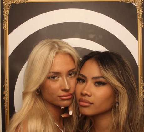 Amber Woods mannequin galeries