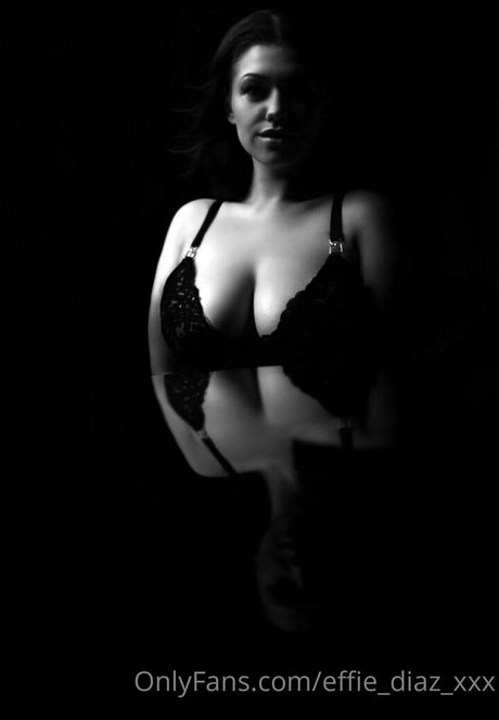effie diaz xxx modèle adulte collection