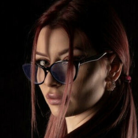 Sara savage modèle adulte images