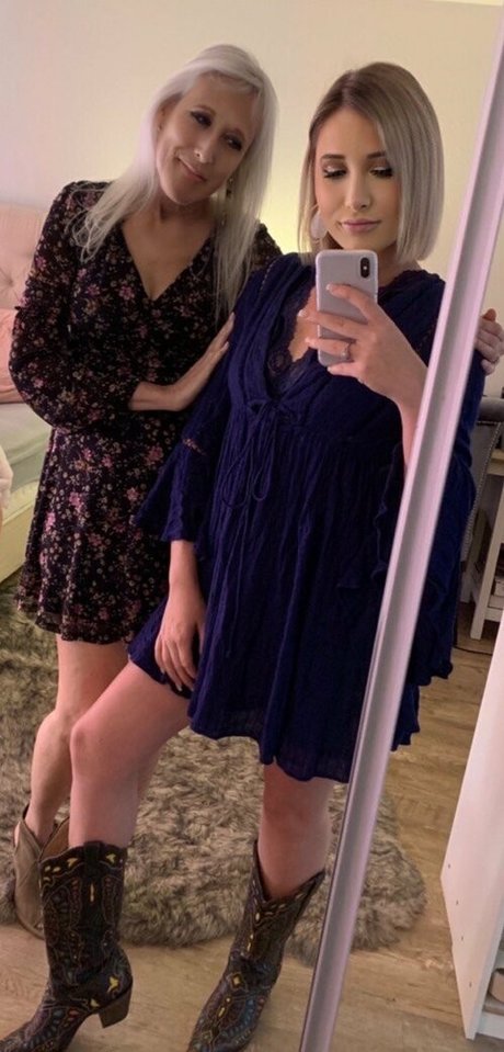 suzieandhannah étoile sexy img