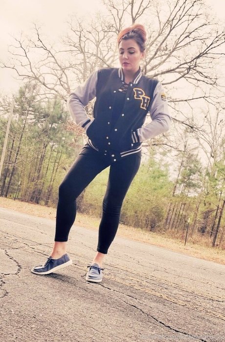 blonde aux gros seins onlyfans nue en haute qualité collection