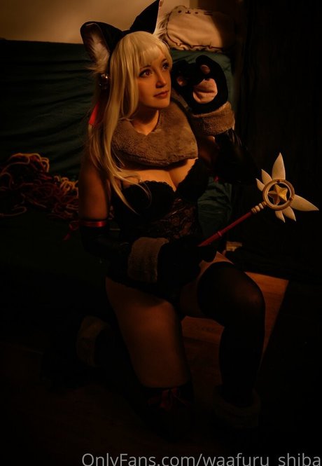 waafuru shiba modèle sexy photo