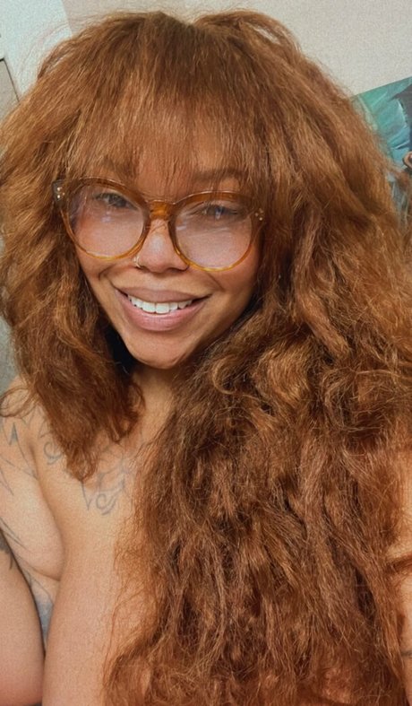 BadGyalGoodLife haut modèle archive