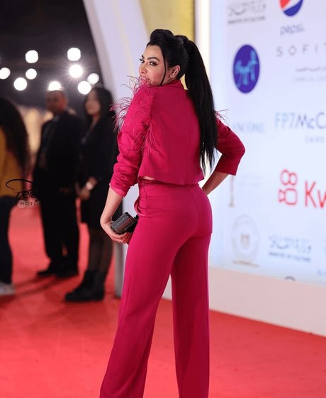 Mirhan Hussein actrice érotique galerie