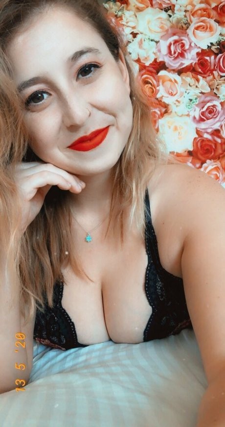 sarahtheslutfree modèle hd des photos