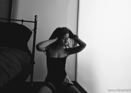 eveunleashed nus de stars du porno image