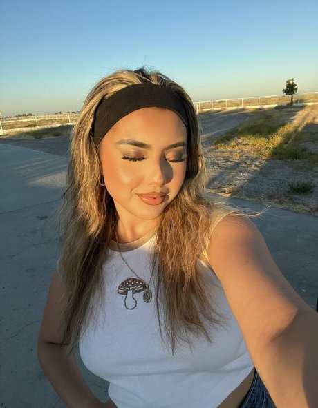 Mysticaldreamgyal modèle sympa photos