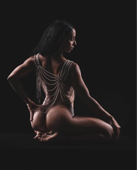 Laetitia Bouffard Roupe star érotique image