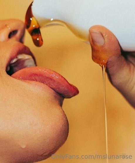 Mslunarose actrice libre photo