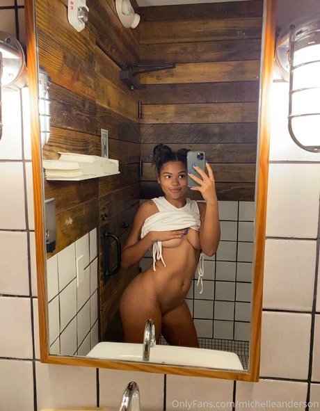 blonde aux gros seins onlyfans parfait exclusif photo