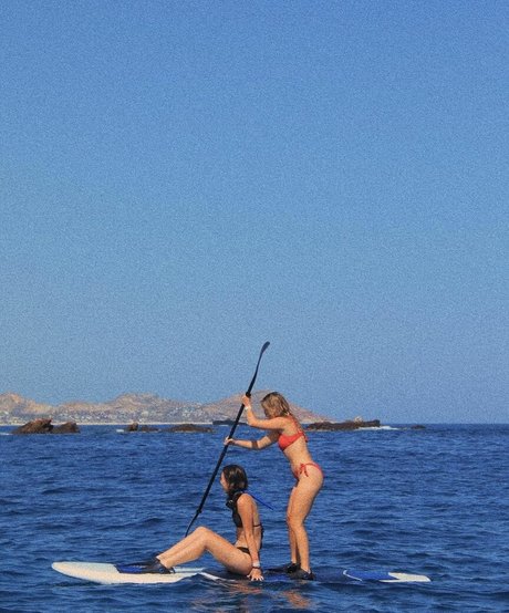 Brec Bassinger haut modèle image