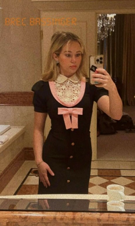 Brec Bassinger belle star du porno photo