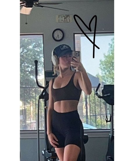 Brec Bassinger modèle sympa photos