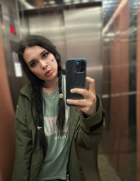 adolescent maigre onlyfans nu érotique image