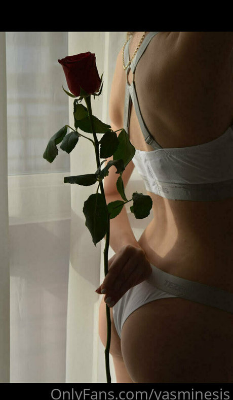 YasMineSis modèle hd archive