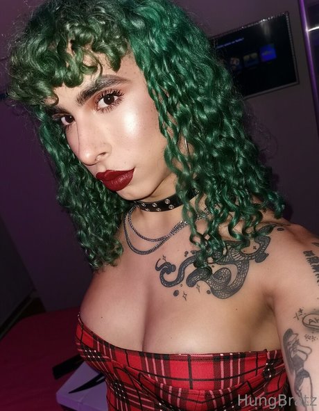 blonde femboy onlyfans assez érotique des photos