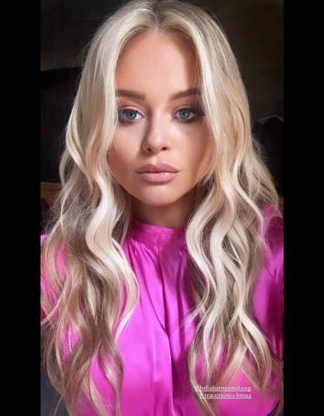 Emily Atack star du porno hd image