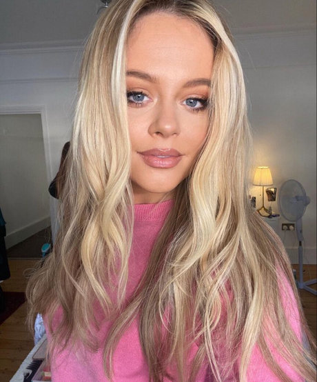 Emily Atack modèle chaud archive
