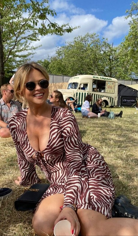 Emily Atack étoile gratuite archive
