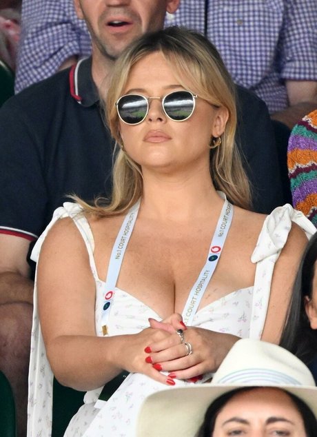 Emily Atack actrice sexy images