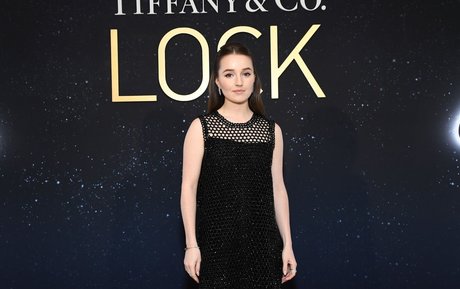 Kaitlyn Dever modèle de haute qualité galerie