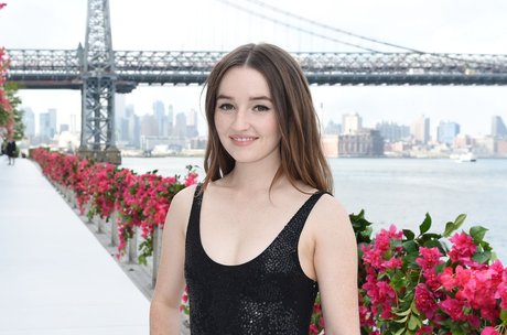 Kaitlyn Dever star du porno galeries