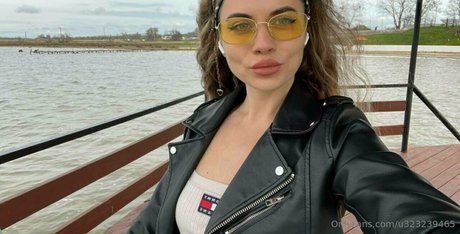 yourlustfullover modèle érotique img