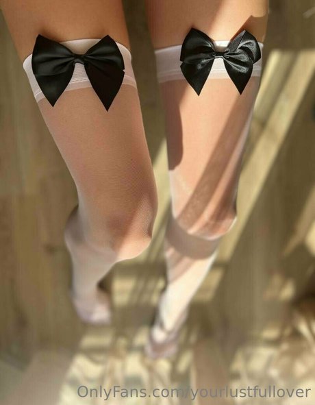 yourlustfullover actrice artistique collection