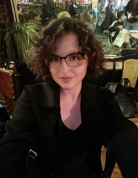 gera october actrice sexy images