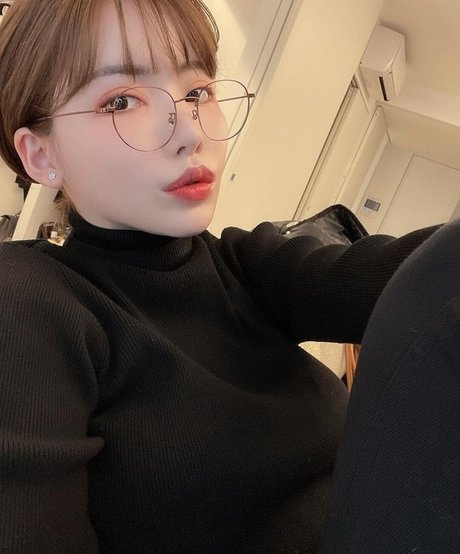 rousse aux gros seins onlyfans exclusif parfait des photos