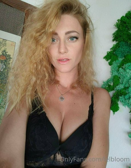 lingerie blanche onlyfans chaud érotique img