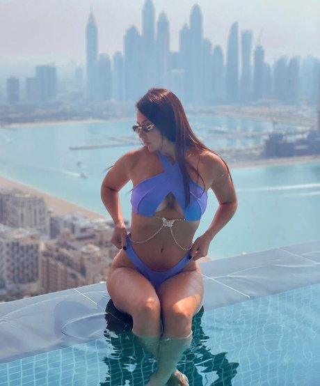 Tenille Dashwood haut modèle photos