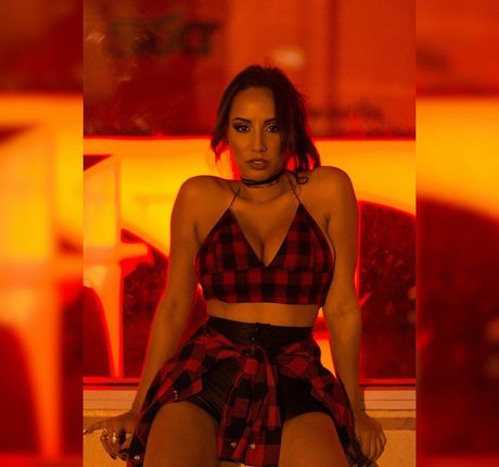 vieille milf onlyfans hd photo