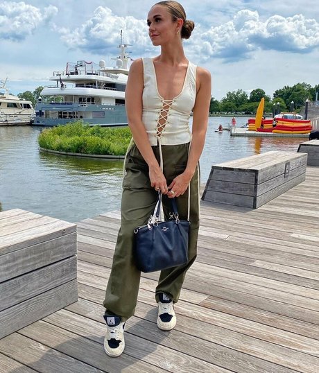 Gabby J David star du porno gratuit image