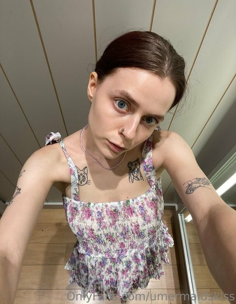 umermaidskiss actrice hd images