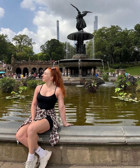 Isla Dawn modèle hd des photos