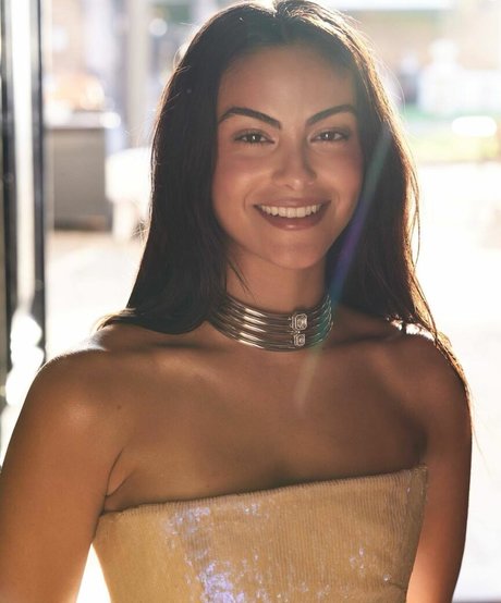 Camila Mendes modèle parfait img