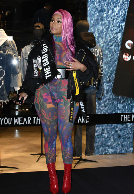 fans de monstres uniquement des nus parfaits galerie