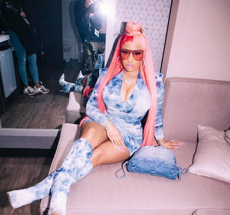 chatte giclante onlyfans art parfait collection