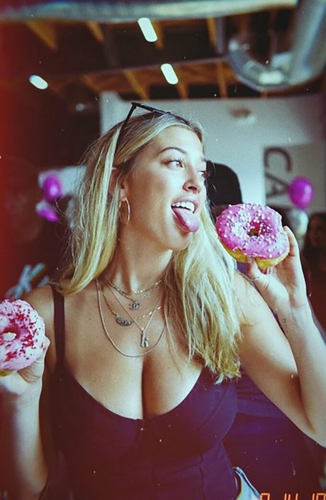 Lindsey Kevitch modèle chaud photos