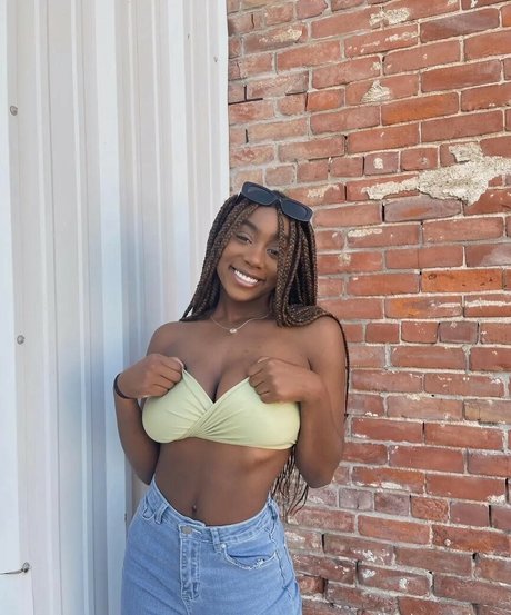 Majormommyissues modèles nus collection