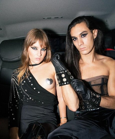 Victoria De Angelis nus de stars du porno img