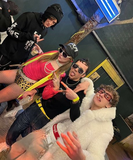 éjacule sur la langue onlyfans parfait exclusif photos