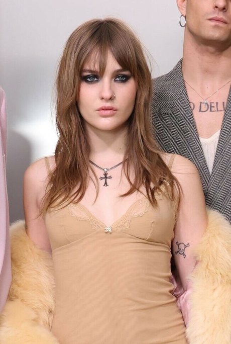 Victoria De Angelis jolie star du porno images