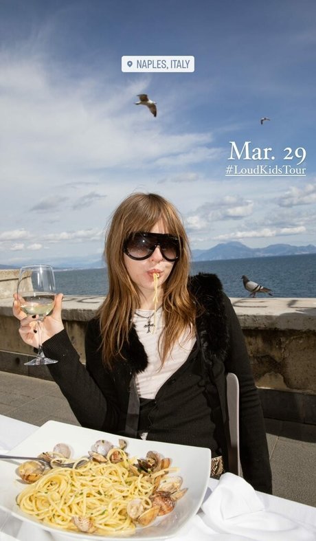 Victoria De Angelis modèle parfait image