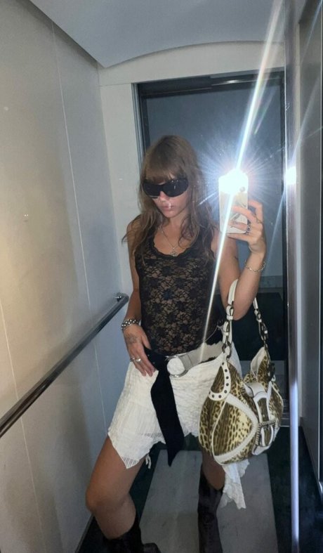 Victoria De Angelis jolie star du porno photo