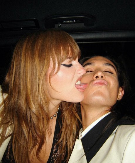 Victoria De Angelis nus star du porno galeries