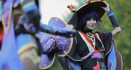 petite femme onlyfans art supérieur collection